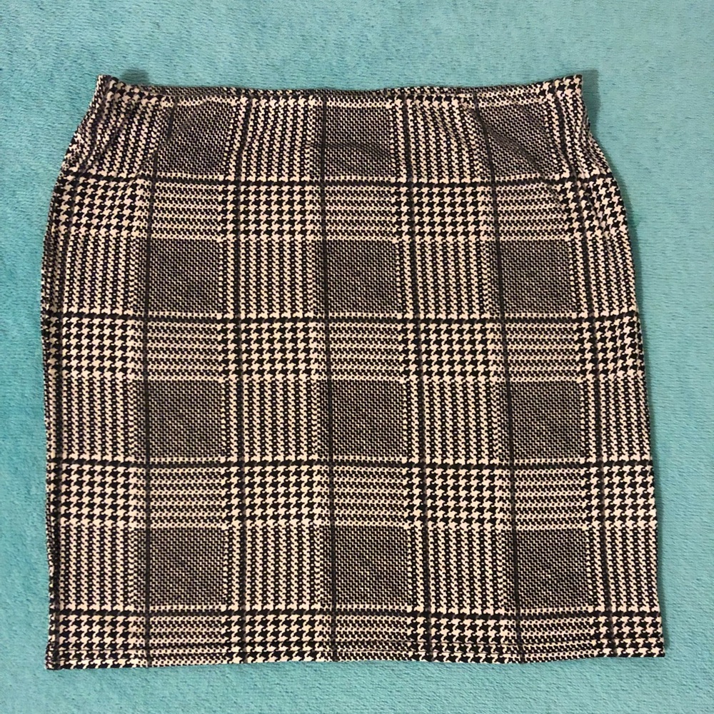 Boohoo Black and White Plaid Skirt
